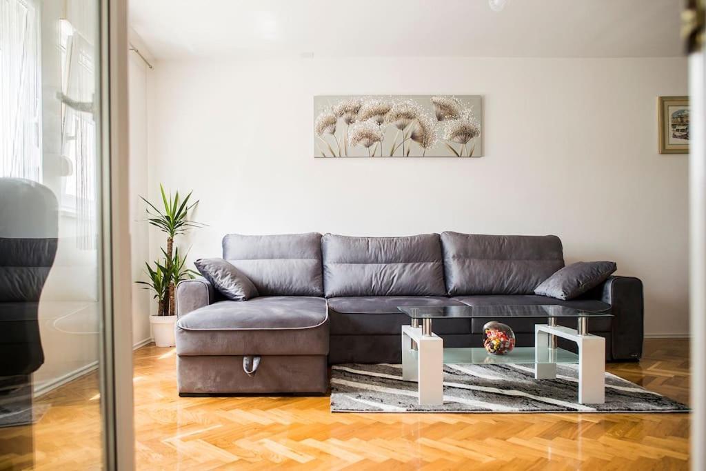 Apartament Jully